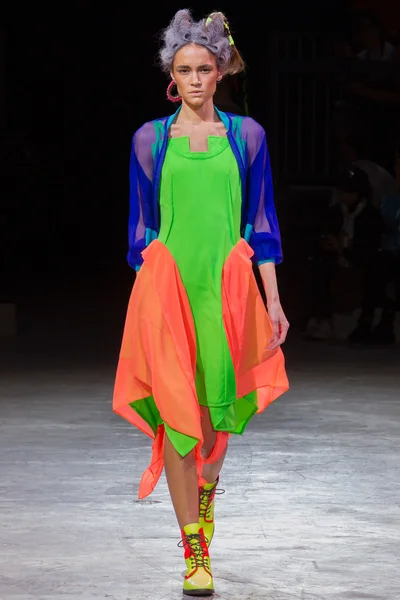 Look 10